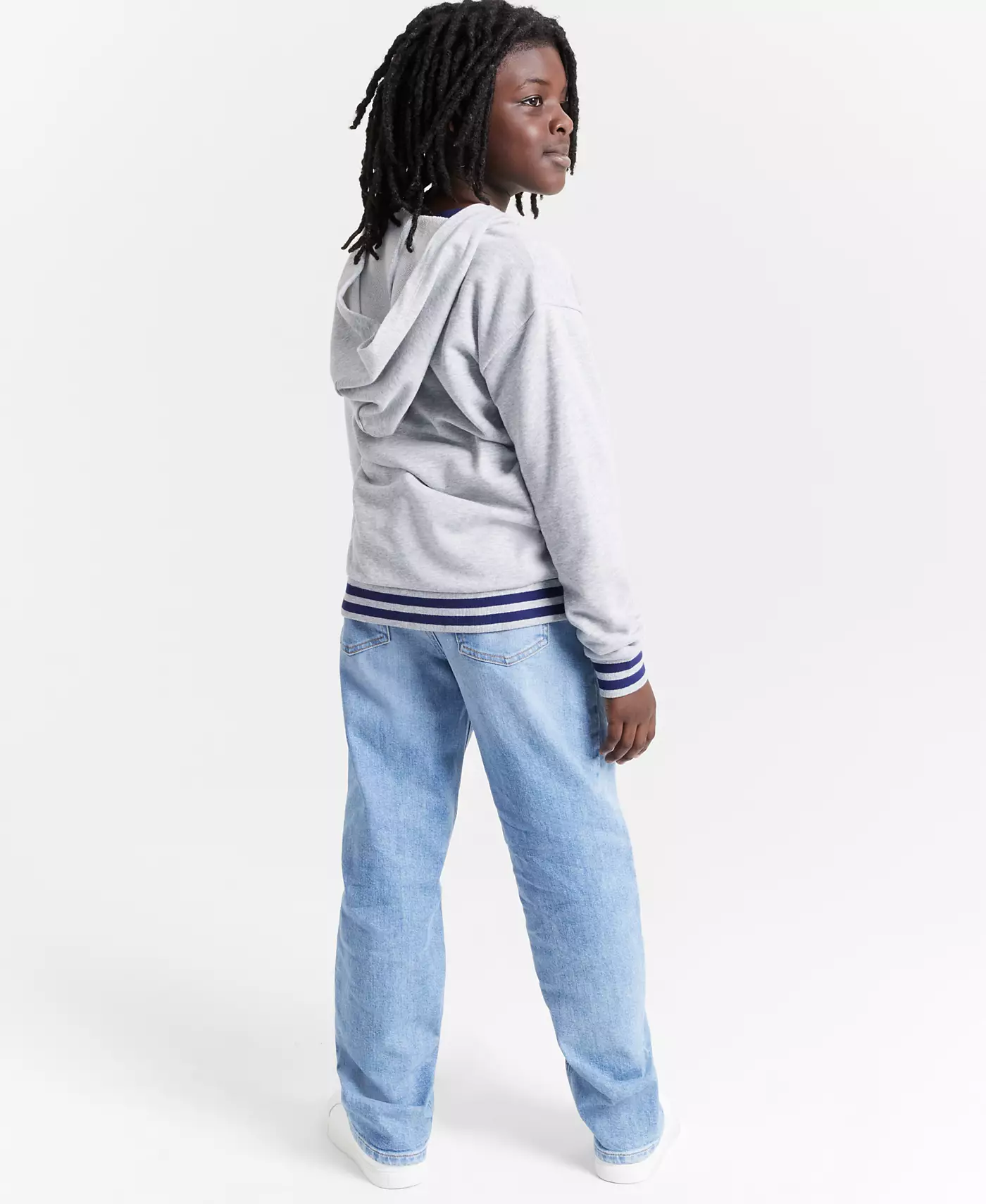 Epic Threads Толстовка с капюшоном Happy Day для маленьких и больших мальчиков, футболка Core и свободные джинсы Bigleaf, а также обувь Grayson на шнуровке от INC International Concepts для маленьких и больших мальчиков