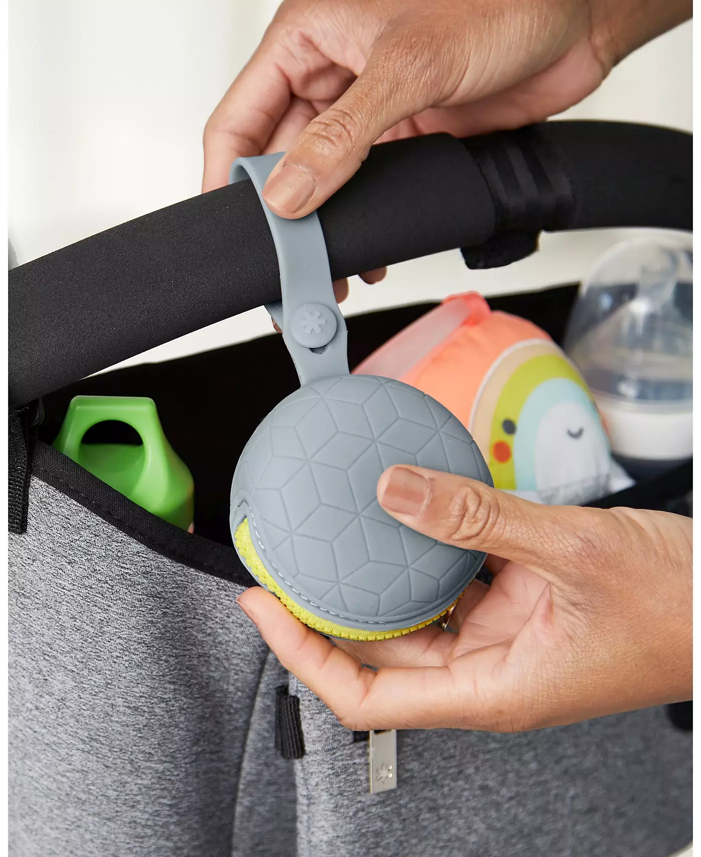 Силиконовый держатель для пустышки Skip Hop