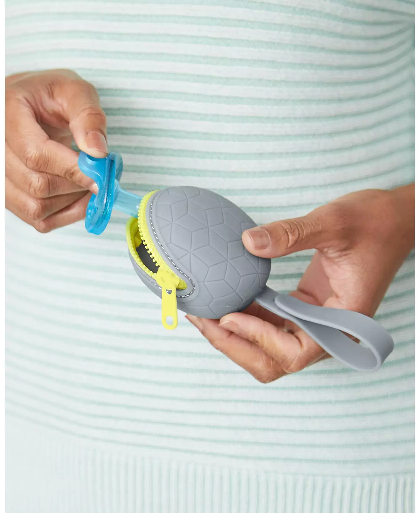 Силиконовый держатель для пустышки Skip Hop