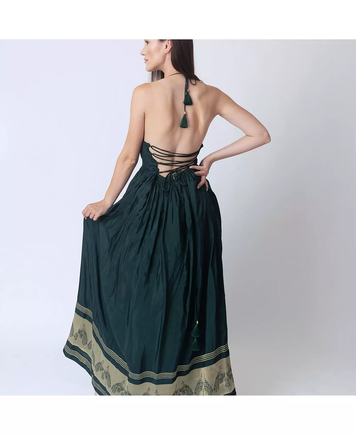 Женское зеленое шелковое платье макси от RAAS с золотистой тканой каймой