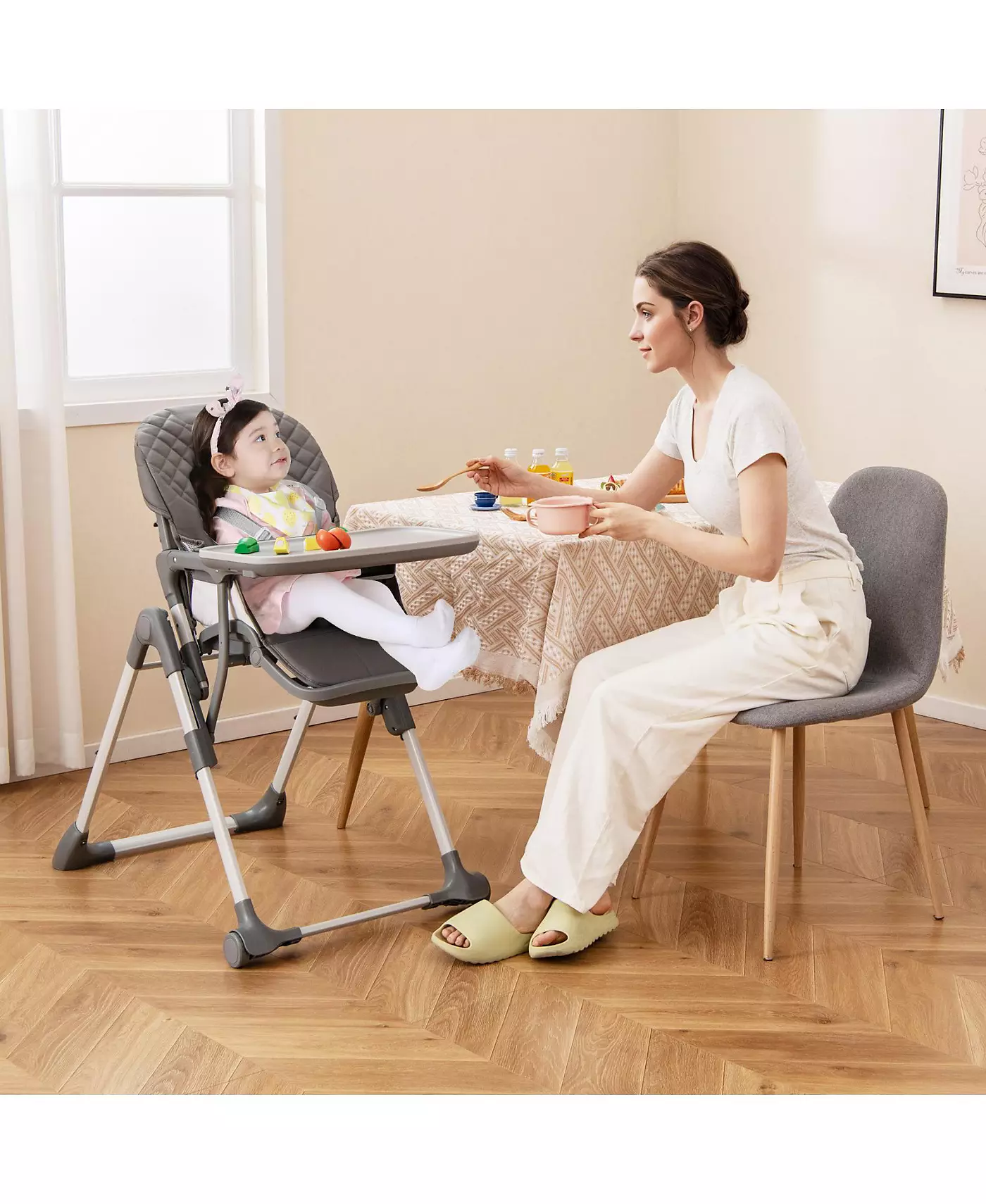 Складной детский стульчик Slickblue с подставкой для ног и съемным подносом