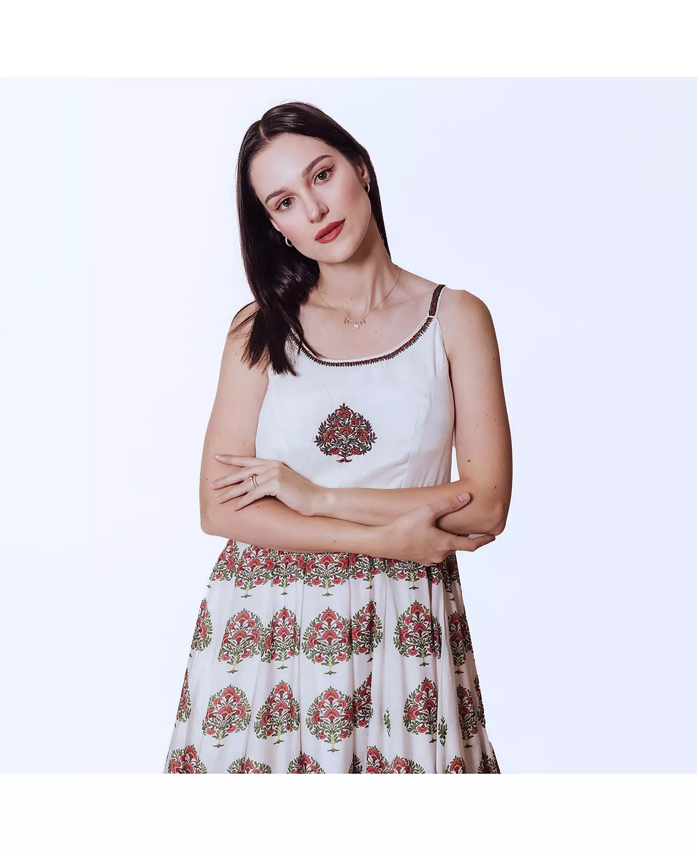 Женское белое платье RAAS из мягкого шелка с принтом и вышивкой на торсе