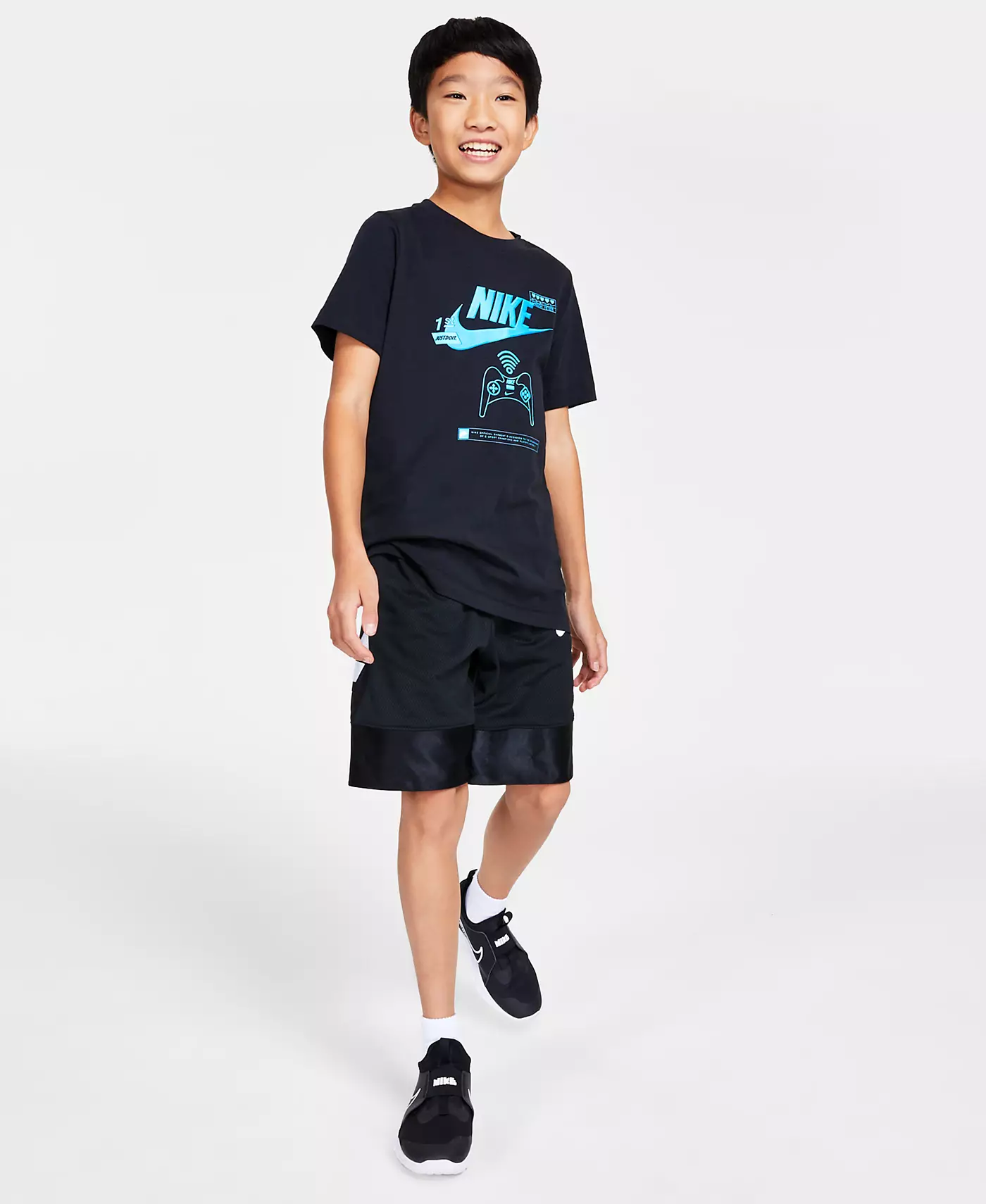 Футболка Nike Big Kids Sportswear с принтом, баскетбольные шорты Elite Dri-FIT и кроссовки Flex Runner 2 Slip-On от Finish Line
