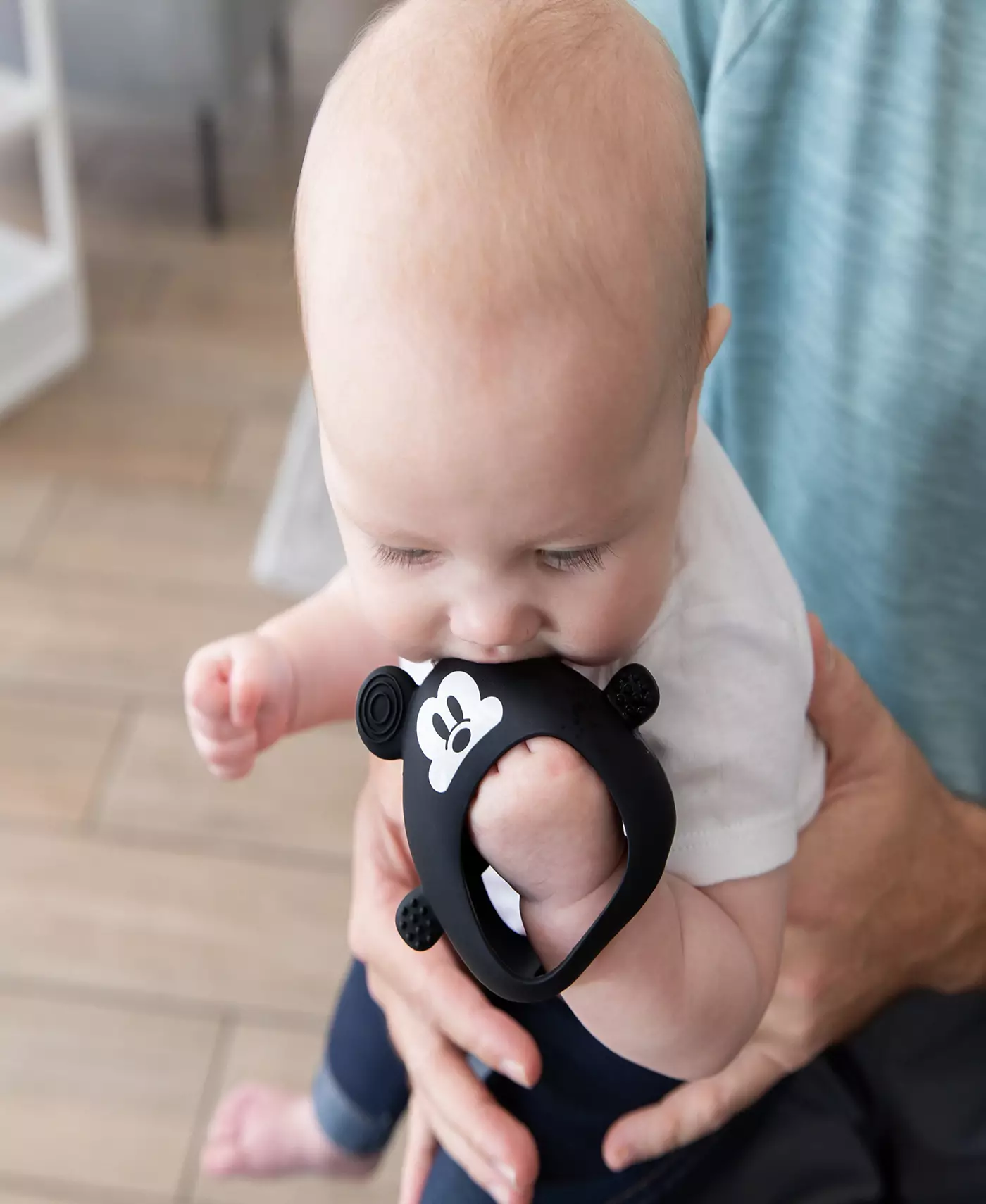 Силиконовый прорезыватель-перчатка Bumkins Disney Mickey Mouse Undroppable