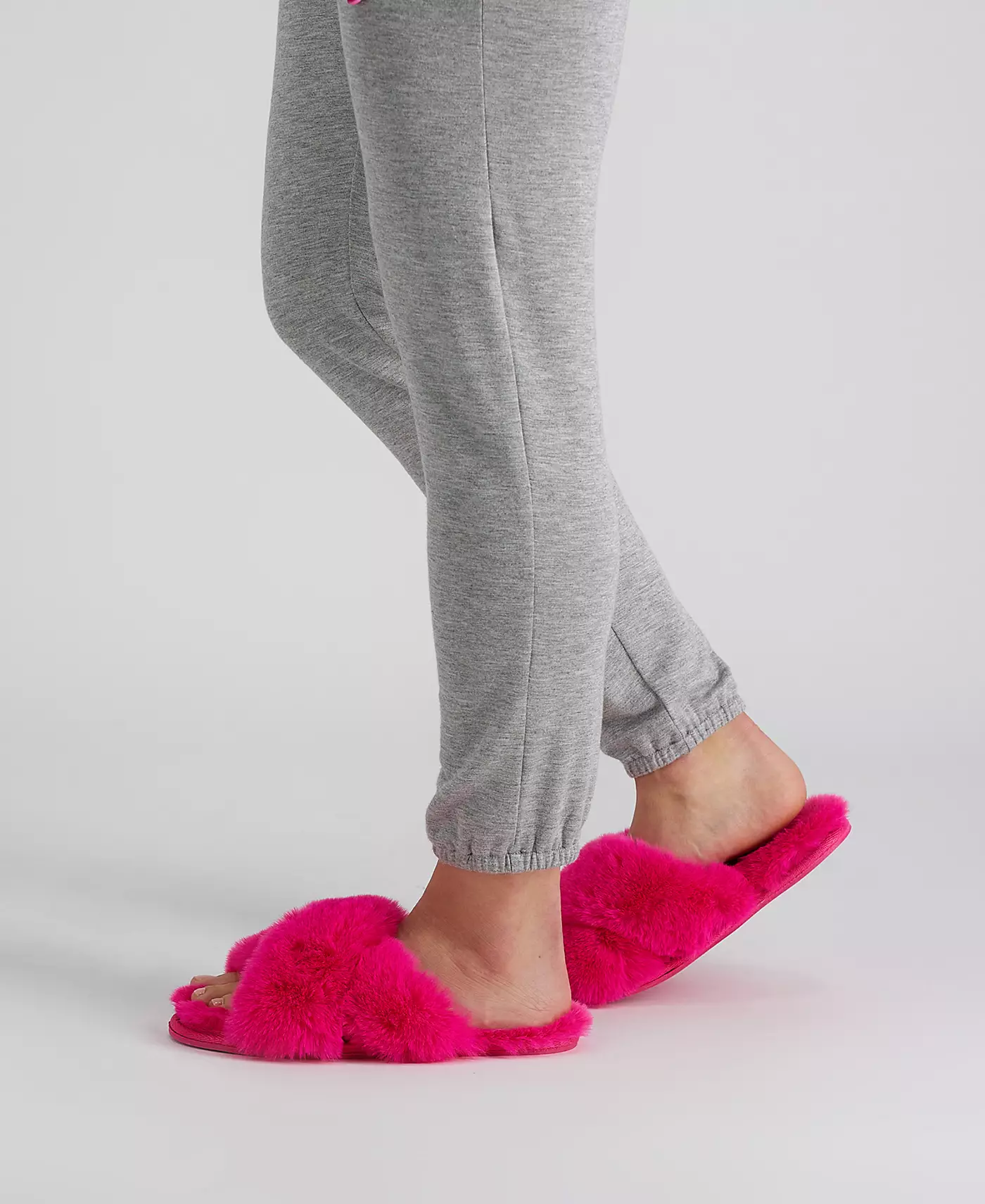 Женские сверхмягкие высокие плюшевые тапочки Jessica Simpson с перекрестными полосками