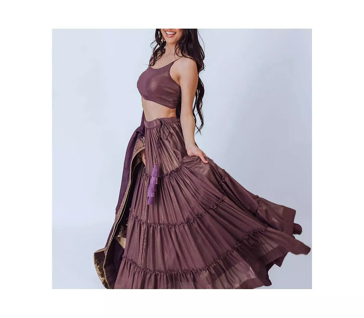 Женская коричнево-фиолетовая мерцающая блузка-чоли Lehenga Choli от RAAS с золотистыми акцентами