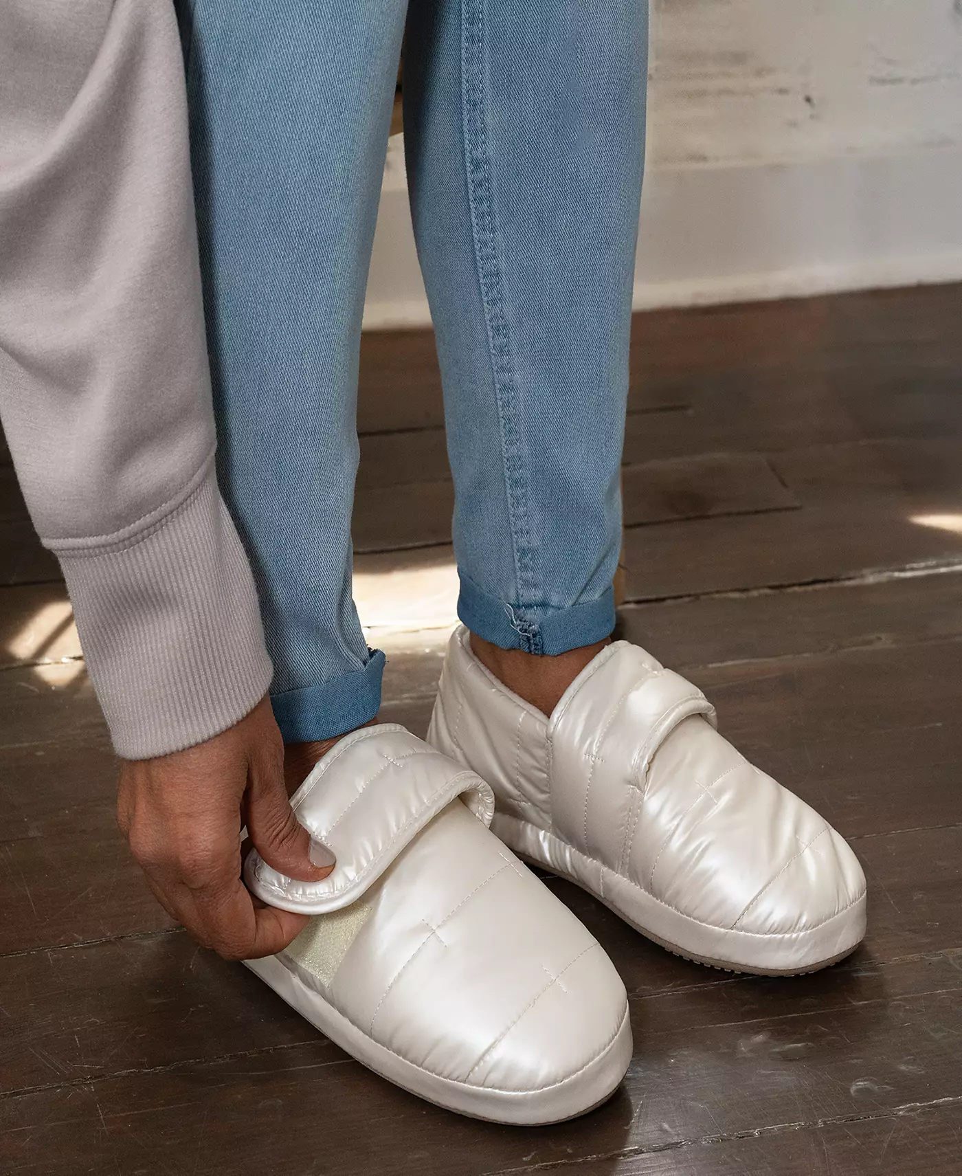 Isotoner Signature женские тапочки с закрытым задником