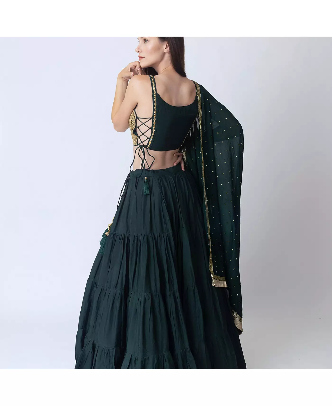 Женский комплект RAAS Lehenga Choli зеленого и золотого цветов с блузкой с зеркальным узором и декорированной дупаттой