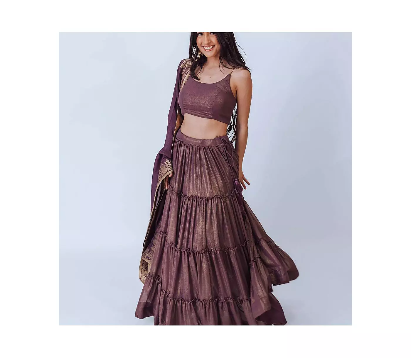 Женская коричнево-фиолетовая мерцающая блузка-чоли Lehenga Choli от RAAS с золотистыми акцентами