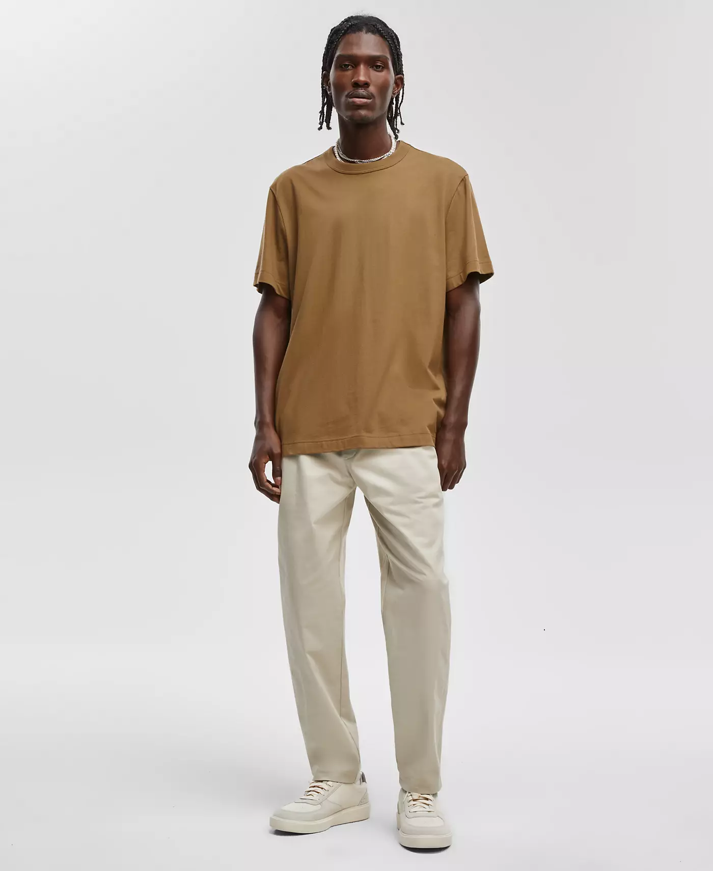 Мужская модель брюк One Pull-On, созданная для Macy's