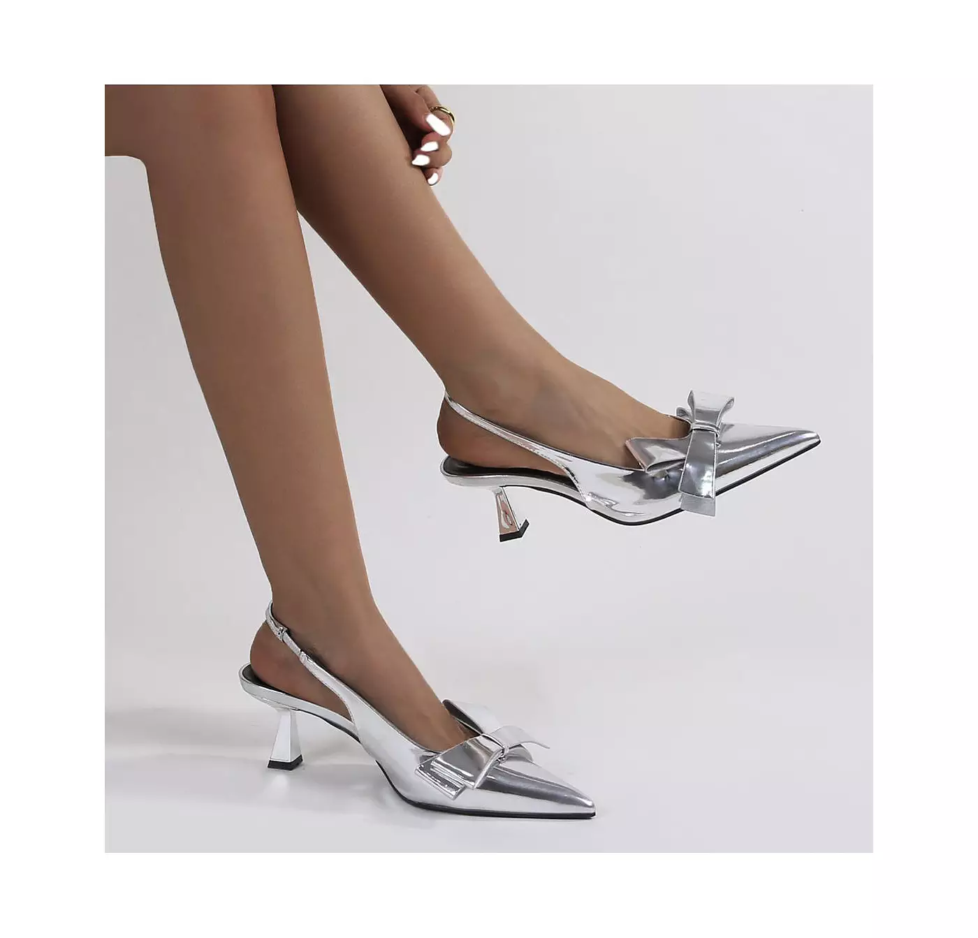 Туфли-лодочки BERNESS Calliope Patent Slingback Kitten Heels