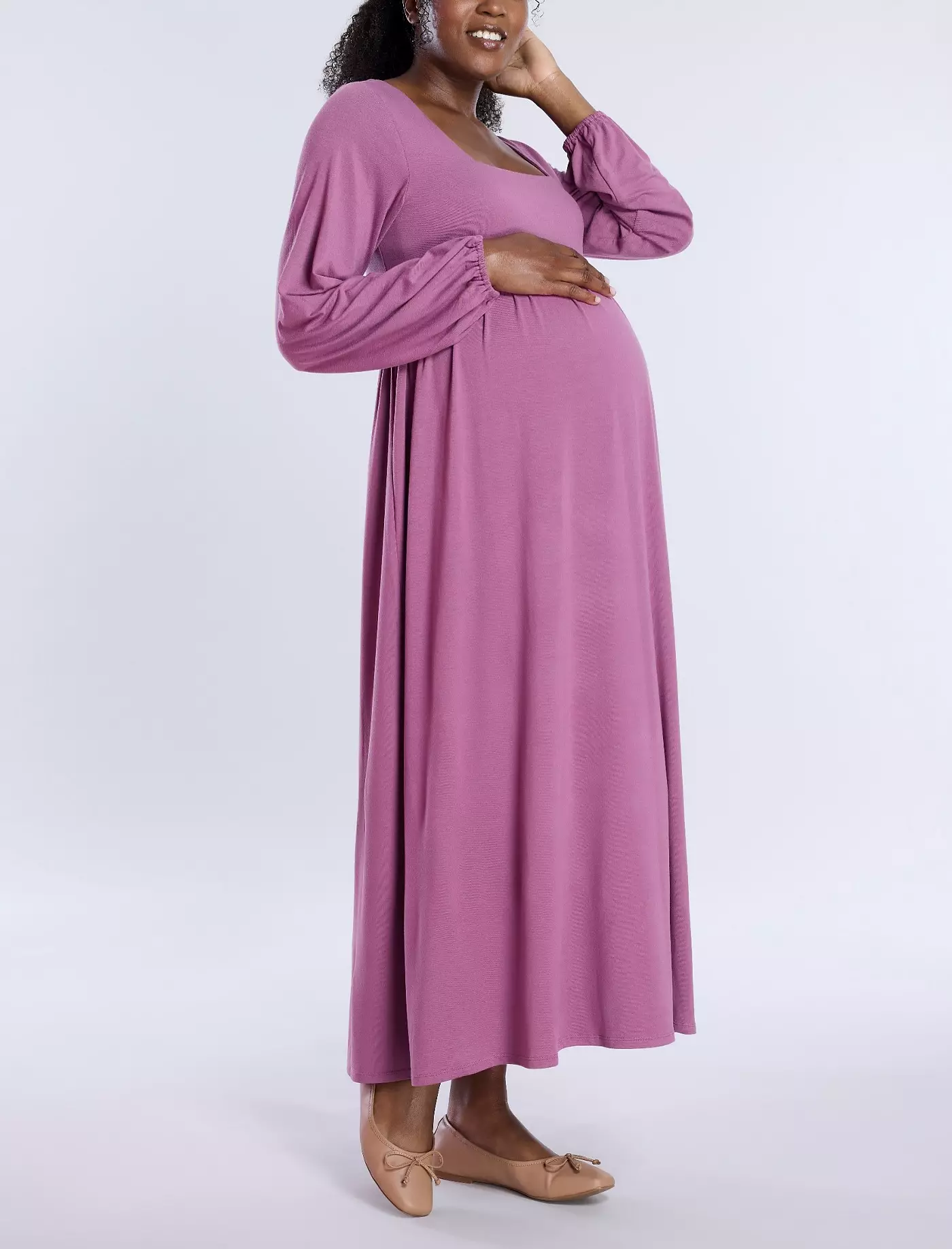 Женское платье макси с длинными рукавами и завышенной талией для беременных - Motherhood Maternity