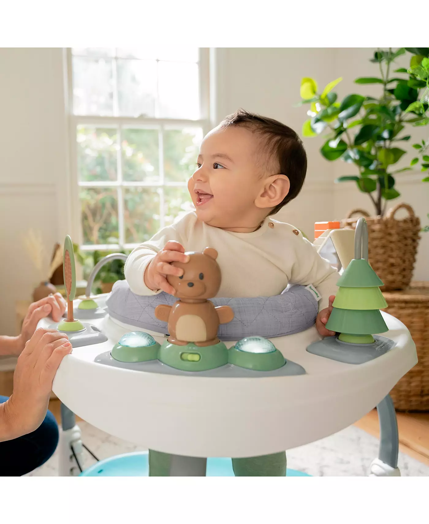 Ingenuity Spring Sprout™ 2-в-1 игровой столик-прыгун - First Forest™