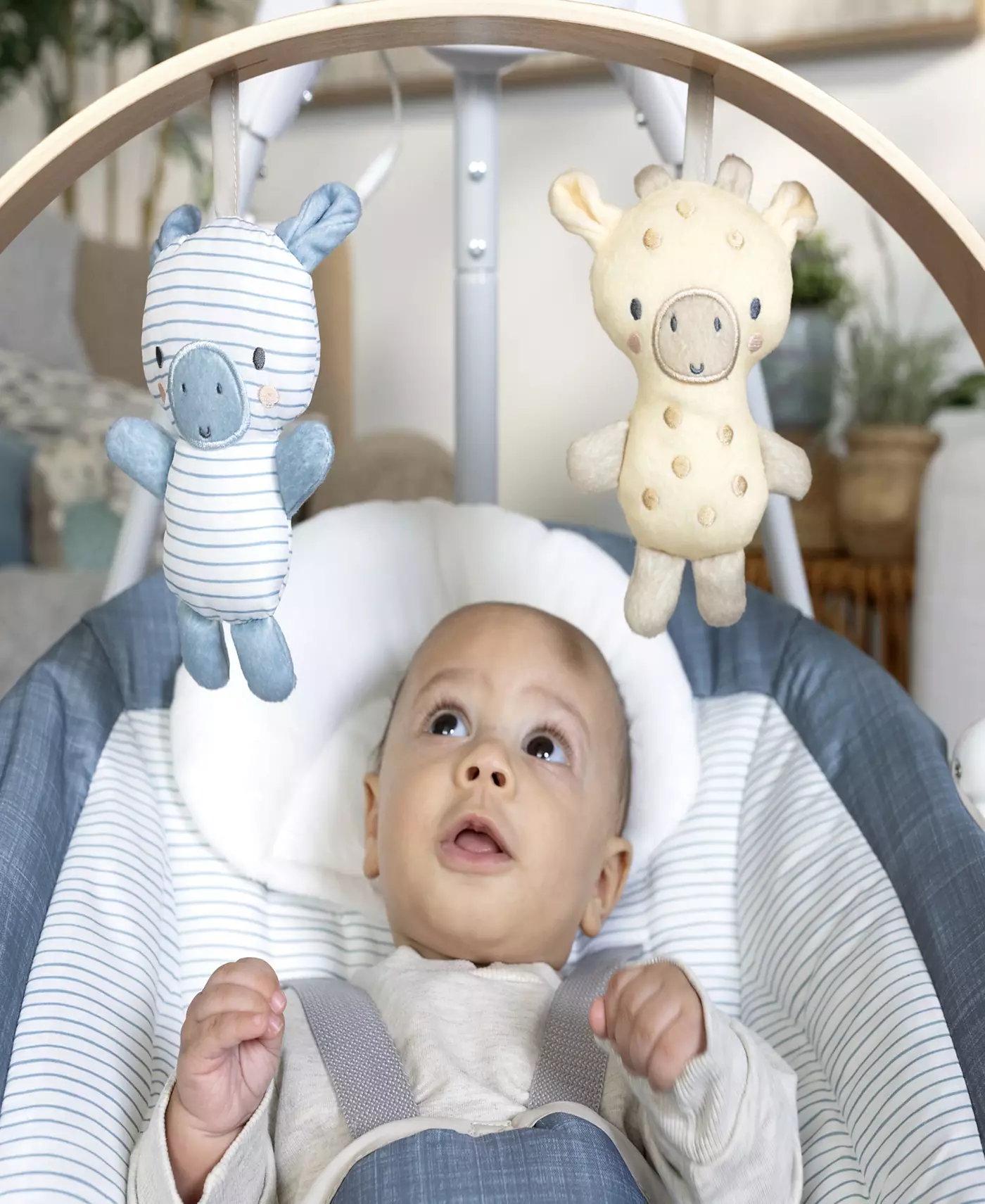 Компактные успокаивающие качели Ingenuity Baby SimpleComfort™