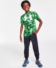 Футболка Under Armour Big Boys Tech Big Logo Printed и флисовые спортивные брюки Armour