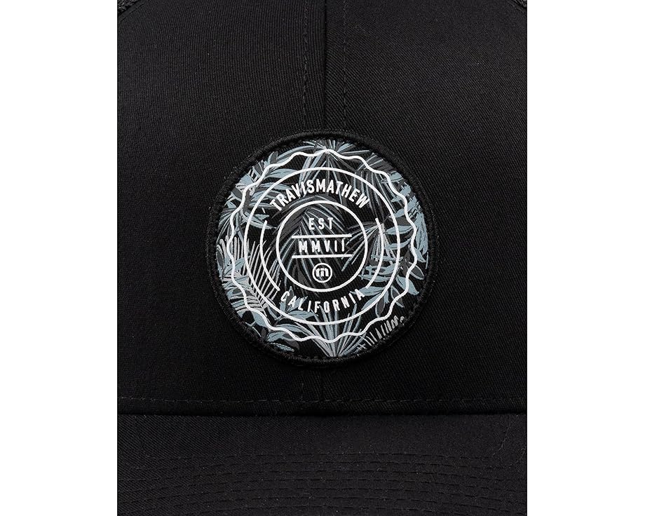 Кепка TravisMathew The Patch Floral с цветочным патчем и технологией Flexfit