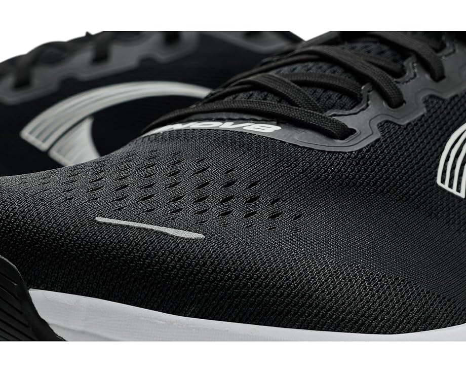 INOV8 Roadfly Max легкие кроссовки для бега в черно-белом цвете