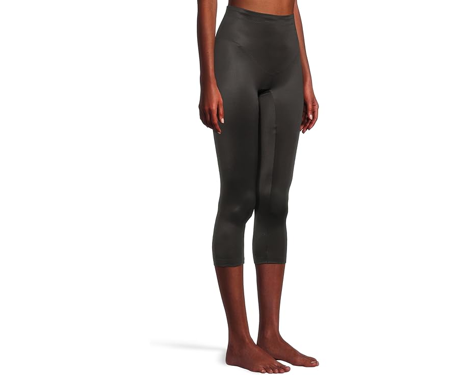 Утягивающие шорты Miraclesuit Shapewear с силиконовой резинкой