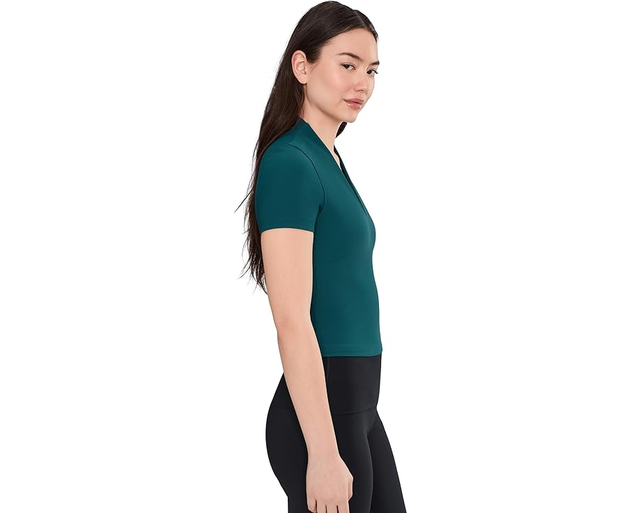 Топ TravisMathew Moveknit Rib Limitless с V-образным вырезом
