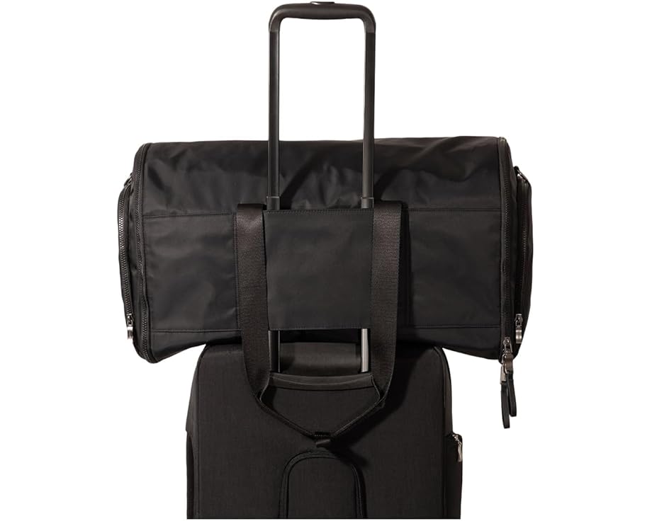 Дорожная сумка Baggallini Madison 2 In 1 Garment Duffel трансформируемая в вешалку