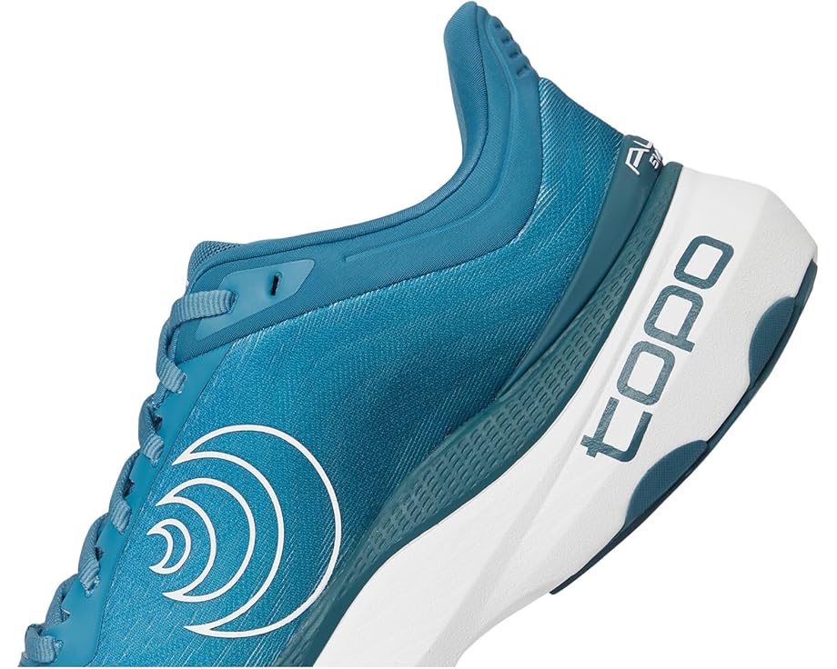 Тренировочные кроссовки Topo Athletic Aura с технологией ZipFoam