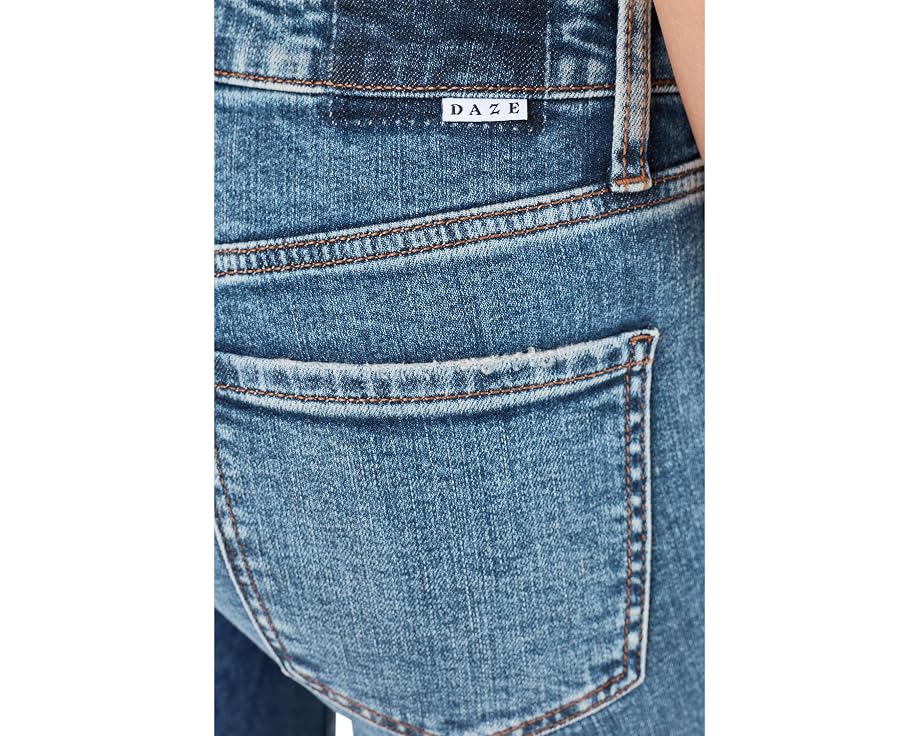 Джинсы DAZE Heartbreaker Mid-Rise Flare в цвете Dusk