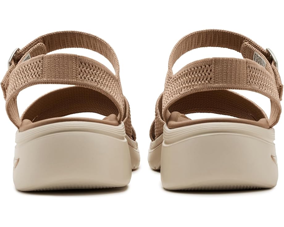 Сандалии SKECHERS GO Walk Arch Fit 2.0 с блестящей пряжей и поддержкой свода стопы