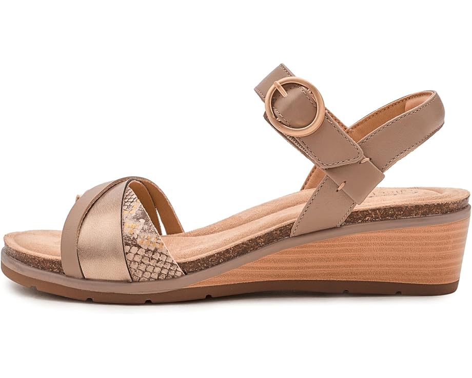 Сандалии Kacha Twist Clarks на низком клине 55 мм с контрастными ремешками и липучкой