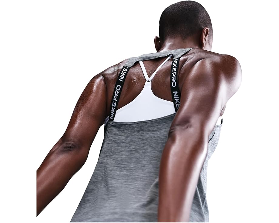 Топ Nike Pro Dri-FIT для тренировок с технологией отведения влаги