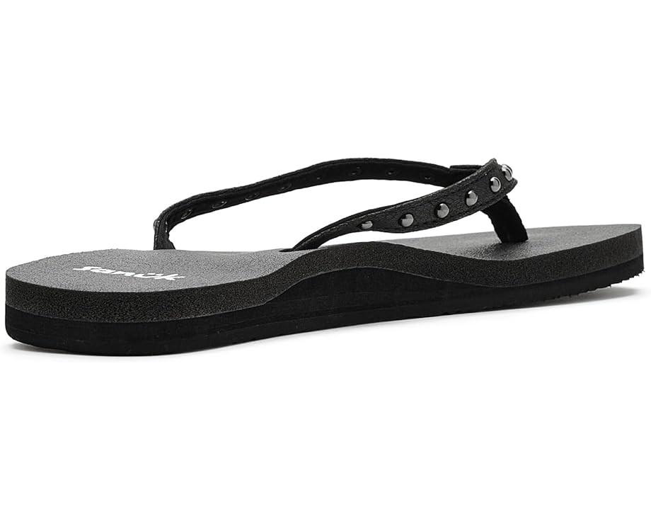 Sanuk Сандалии Yoga Joy II Stud с ремешком на заклепках и стелькой из коврика для йоги