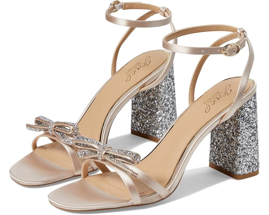 Сандалии Hillary на устойчивом каблуке с квадратным мысом от Jewel Badgley Mischka
