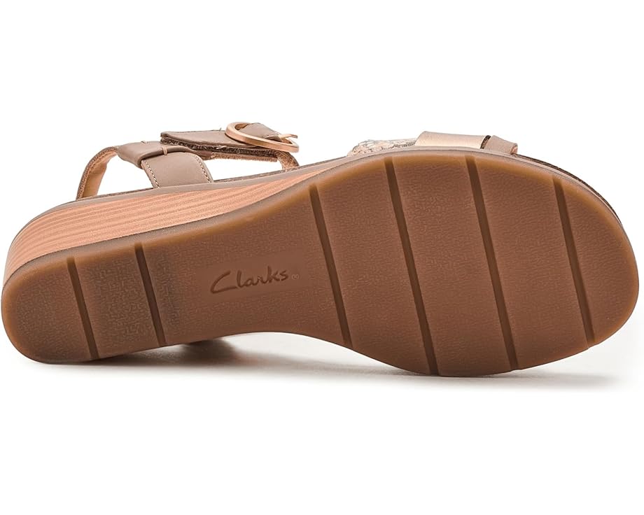 Сандалии Kacha Twist Clarks на низком клине 55 мм с контрастными ремешками и липучкой