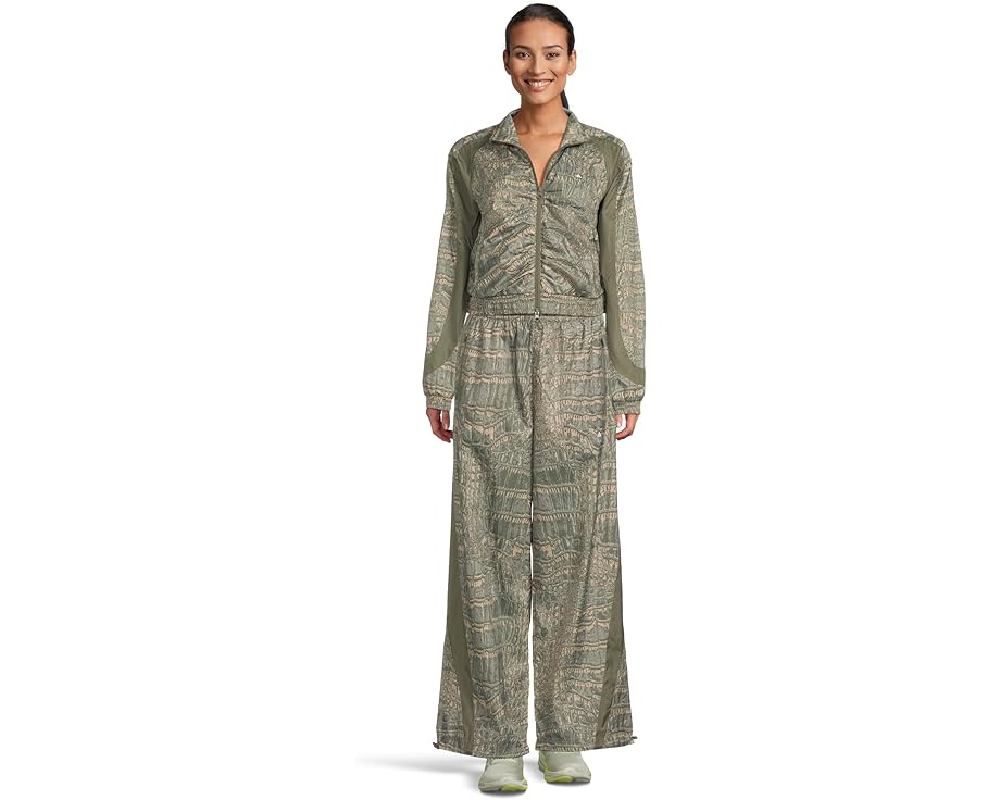 Куртка Trackjacket Printed с крокодиловым принтом и высоким воротом от adidas by Stella McCartney
