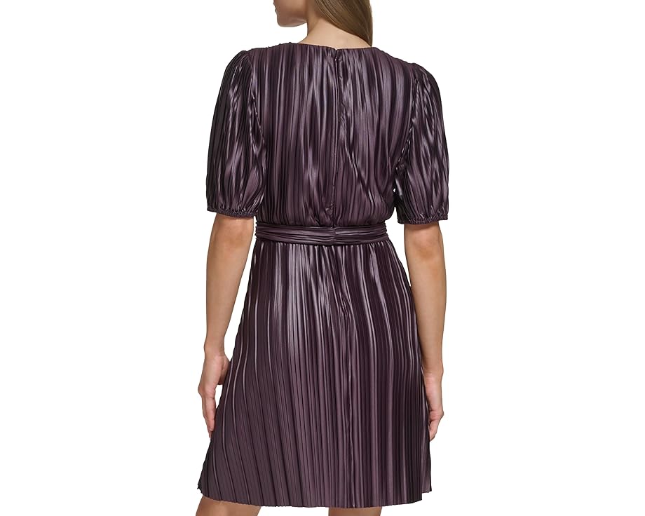 Короткое платье DKNY с баллонными рукавами и текстурированным покрытием