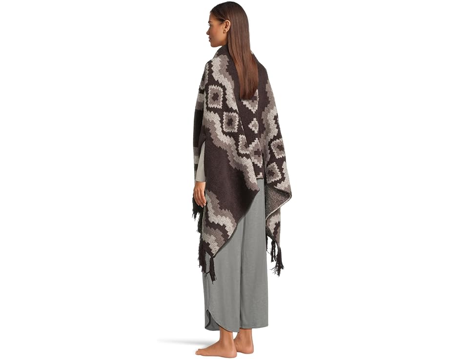 Накидка CozyChic Mosaic Barefoot Dreams с бахромой и прорезями для рук