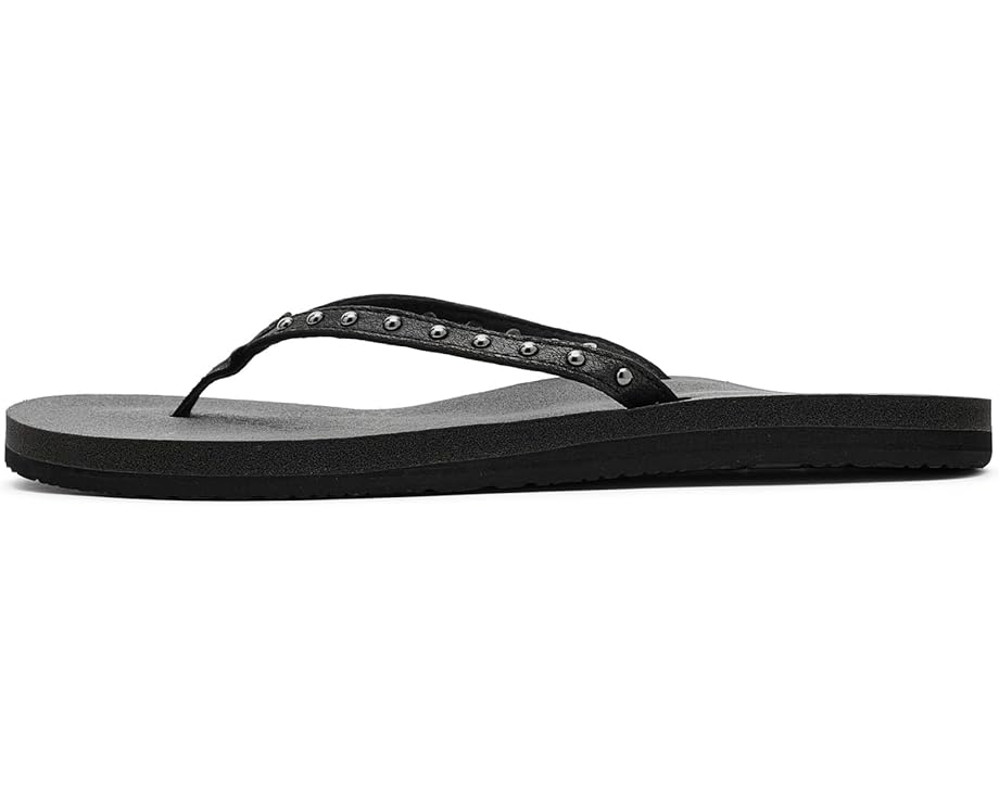 Sanuk Сандалии Yoga Joy II Stud с ремешком на заклепках и стелькой из коврика для йоги
