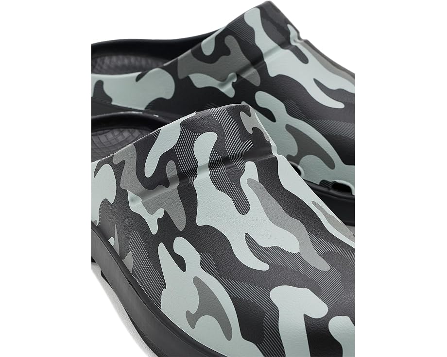 OOFOS Oocloog Luxe Clogs Ночной камуфляж