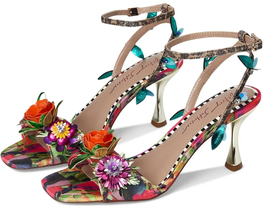 Босоножки Blue by Betsey Johnson Karra на каблуке с цветочным декором