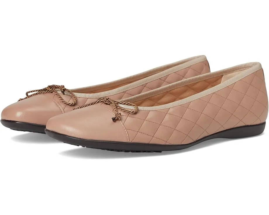 Туфли French Sole Passport-R со стеганым узором и декоративными шпильками