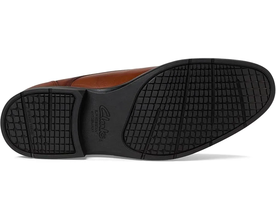Туфли Clarks Steadwell Lace с миндалевидным носком и противоскользящей подошвой