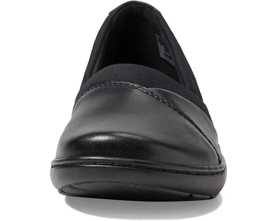 Туфли Clarks Cora Charm без застежки с миндалевидным носком и акцентной строчкой