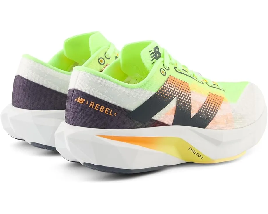Беговые кроссовки New Balance FuelCell Rebel v4 с пеной FuelCell и светоотражающими элементами