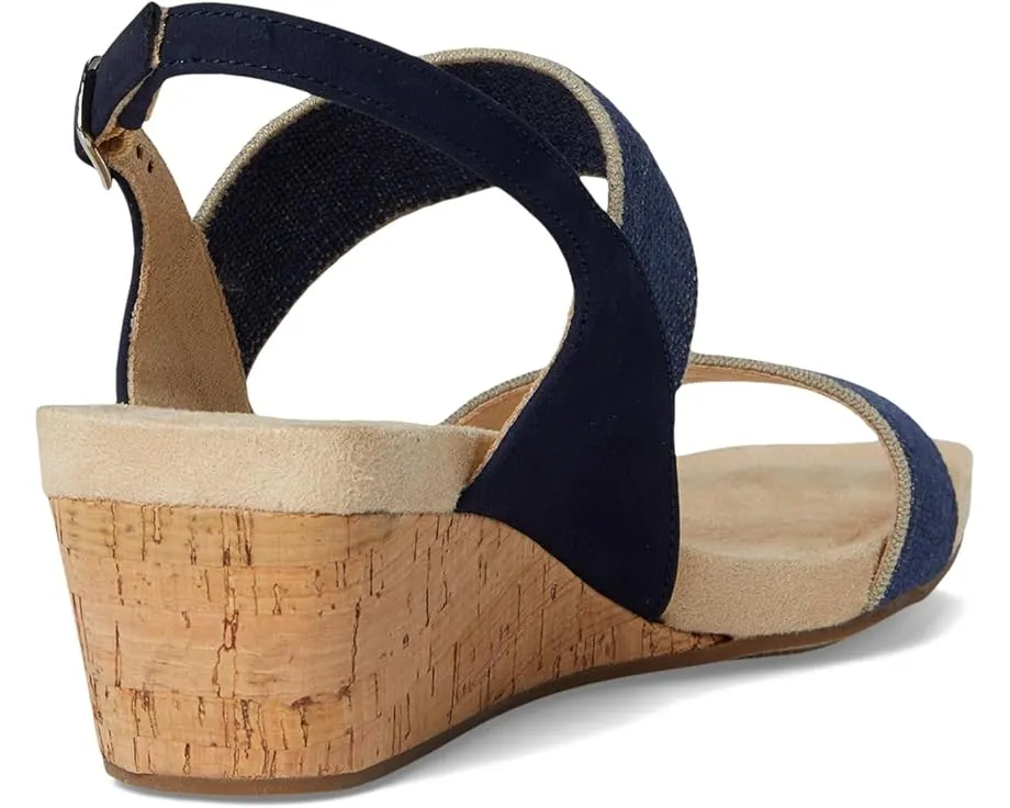 Босоножки Vaneli Catlee на платформе с открытым носком и перекрестными ремешками