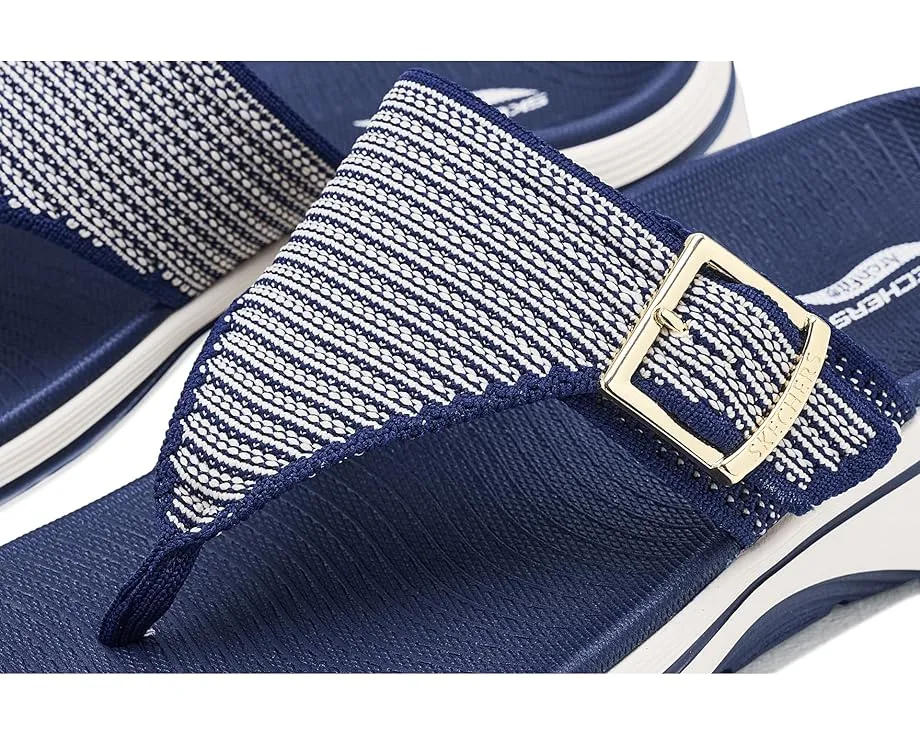 Сандалии SKECHERS GO Walk Arch Fit 2.0 Resort Day с блестками и клиньем