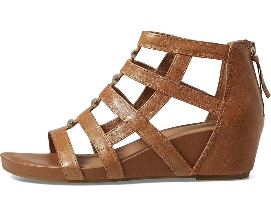 Босоножки на танкетке Sofft Rio II из мягкой кожи с металлическими акцентами