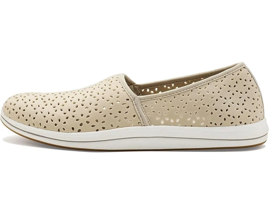 Слипоны Breezesky Air от Clarks с эластичными вставками и стелькой Cloudsteppers