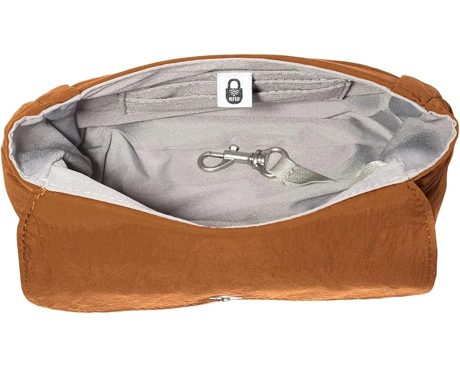 Мини кроссбоди Baggallini Swift Flap с RFID защитой и магнитной застежкой