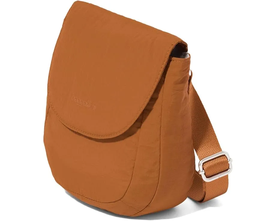 Мини кроссбоди Baggallini Swift Flap с RFID защитой и магнитной застежкой