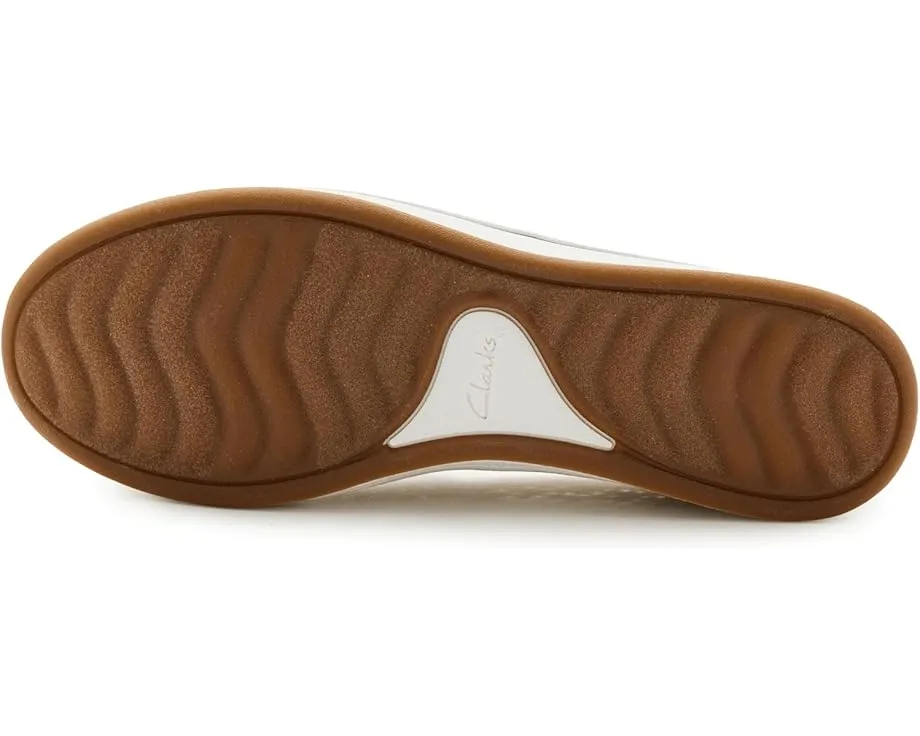 Слипоны Breezesky Air от Clarks с эластичными вставками и стелькой Cloudsteppers