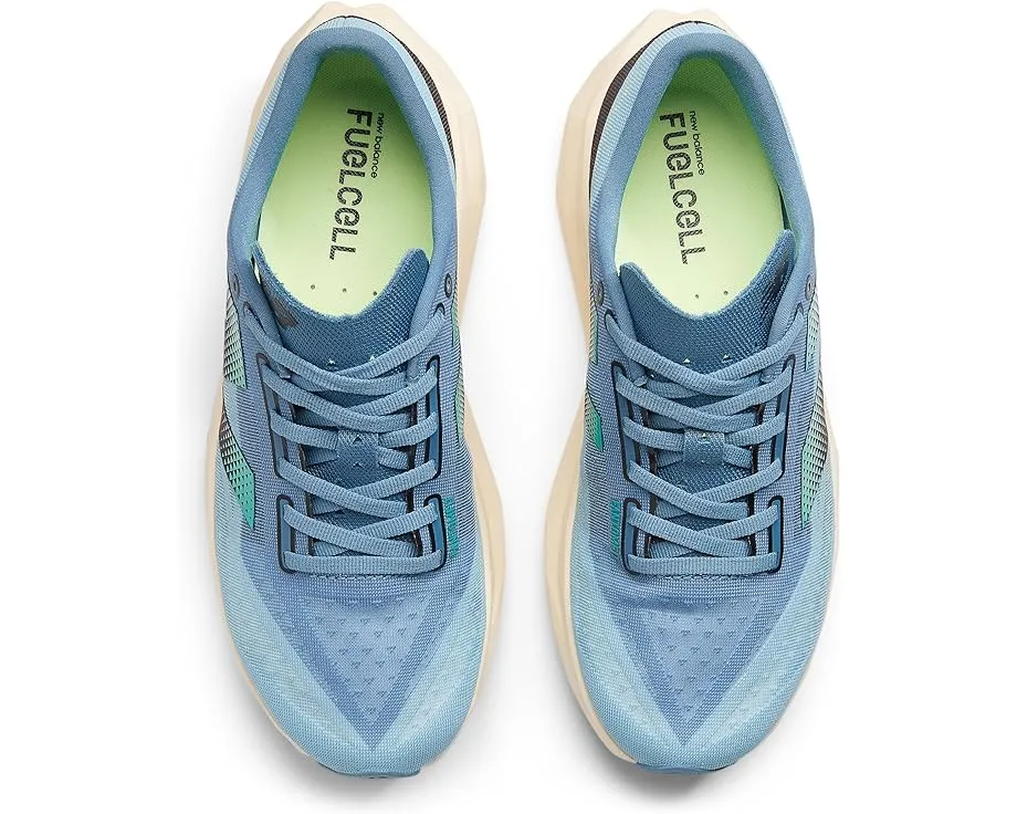 Беговые кроссовки New Balance FuelCell Rebel v4 с пеной FuelCell и светоотражающими элементами